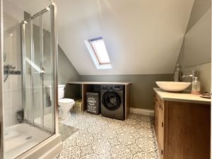 En-Suite & Utility Room- click for photo gallery